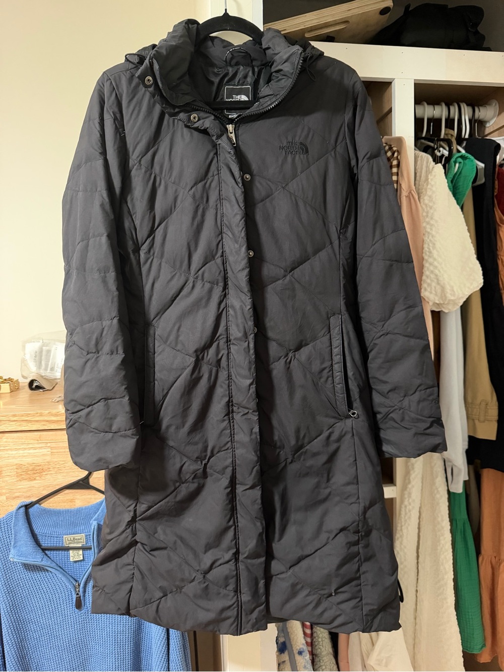 The North Face Metropolis Women’s M Black Down Hooded Quilted Mid-Length Parka